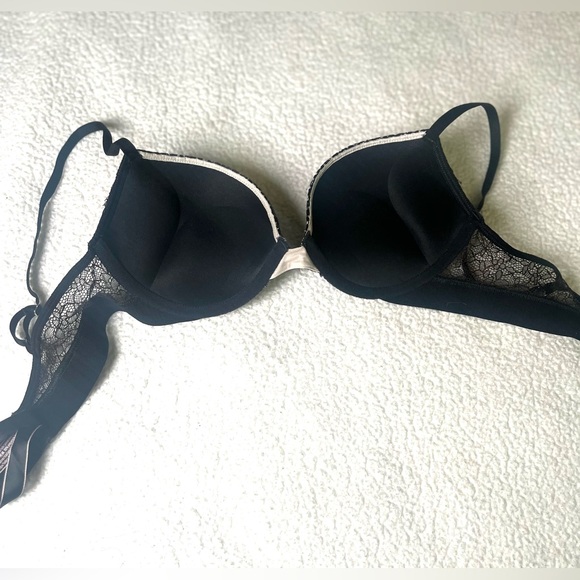 Victoria's Secret Black Striped Lace Bra - Picture 4 of 6